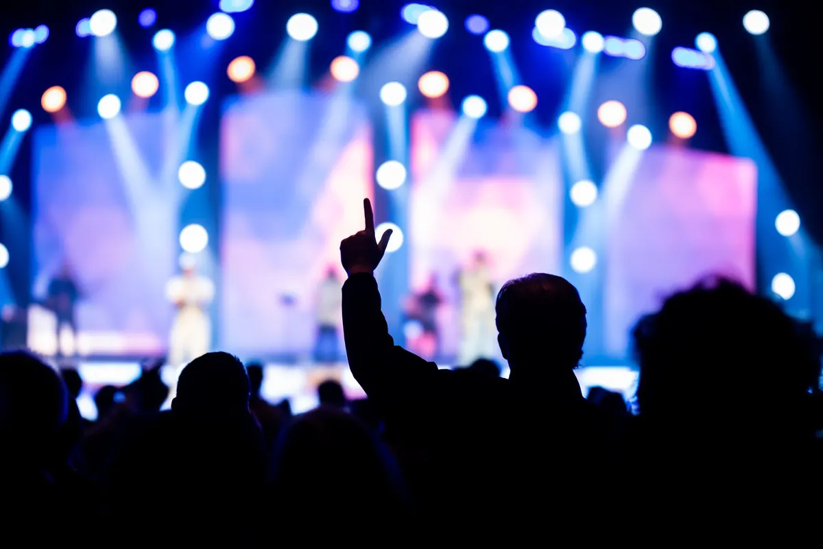 How to Choose a Live Music Night: Gigs, Jazz and Club Shows Compared